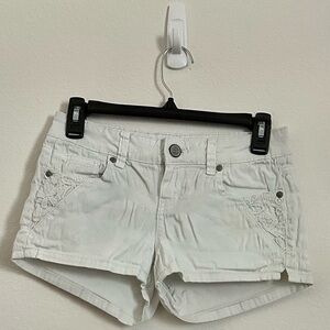 True Freedom Low Waist-Mid Rise Lace Detail White Shorts
